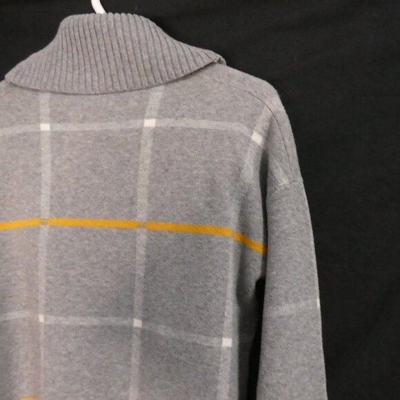 Unbranded | 20 pit to pit measured | Grey Grid - Plaid Turtleneck Sweater - Picture 11 of 14